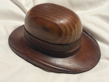1930’s Hollywood Souvenir Brown Derby Restaurant Wooden Hat Rare Cigarette Box picture