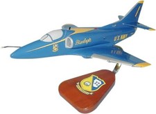 USN McDonnell Douglas A-4 Skyhawk Blue Angels Desk Top Model 1/28 SC Airplane picture