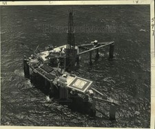 1977 Press Photo Offshore oil drilling platform - noc01143 picture