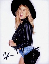 Arya Faye signed Model 8x10 Photo -PROOF- -CERTIFICATE- (A0003) picture