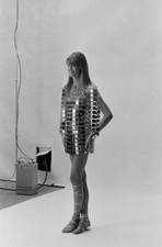 Singer Francoise Hardy wears the world's most expensive gold diamo- Old Photo 3 picture