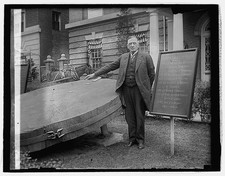 Photo:1929 Man by Labor Monument and Plaque picture