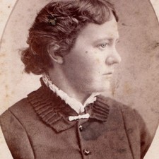c1870s Sigourney, IA CDV Photo Wm Beatty Studio Victorian Woman Frill Collar Vtg picture