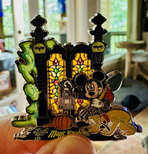 Disney WDW  MNSSHP 2006 Annual Passholder  Mickey & Pluto Haunted Mansion LE Pin picture