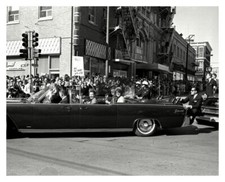PRESIDENT JOHN F. KENNEDY MOTORCADE ASSASINATION DOWNTOWN DALLAS 8X10 B&W PHOTO picture