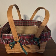 1993 Longaberger Holiday Hostess Christmas Homecoming Basket. Gently used  picture