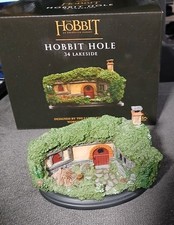 WETA WORKSHOP HOBBIT HOLE 34 Lakeside Shire w/ Box picture