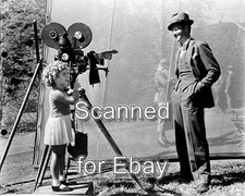 SHIRLEY TEMPLE FILM SET CANDID 8X10 PHOTO 563 picture