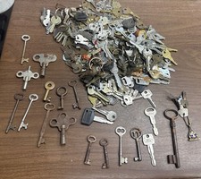 Antique Key Lot of 175+  Skeleton Vintage Clock, Trunk etc... 5+ Lbs picture