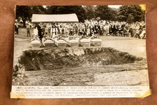 Leesburg VA Plane Crash Mass Burial 9¼x6⅝ 1947 AP Wire Photo V38 picture