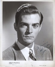 ACTOR IN ITALIAN & AMERICAN FILMS GAR MOORE, SIGNED VINTAGE STUDIO PHOTO. picture
