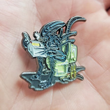 Alien Xenomorph Sitting On The Crapper Reading Comic Enamel Pin  picture