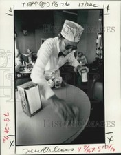1976 Press Photo Ex-sailor/waiter at Cafe du Monde Antoine Noel - noc20420 picture