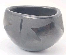 Signed CLARA C SUAZO Santa Clara Pueblo Blackware Pottery Triangle Black Pot  picture