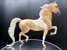 Breyer 2001 QVC SR  Charisma  #501401 palomino pinto National Show Horse mold picture