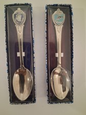 Lot of 2 Vintage US State Souvenir Collector Spoons - Illinois & Delaware NIB picture