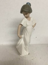 Vintage NAO LLADRO PORCELAIN FIGURINE GIRL  No 1110 1985 Retired How Pretty picture