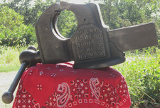 Oswego NY, USA - Pipe Vice - Cast Iron _ 1920's_Vintage Pre War_ Heavy Duty picture