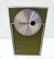 Vintage Realtone transistor radio 1166-2 Turns on - no signal - Green picture