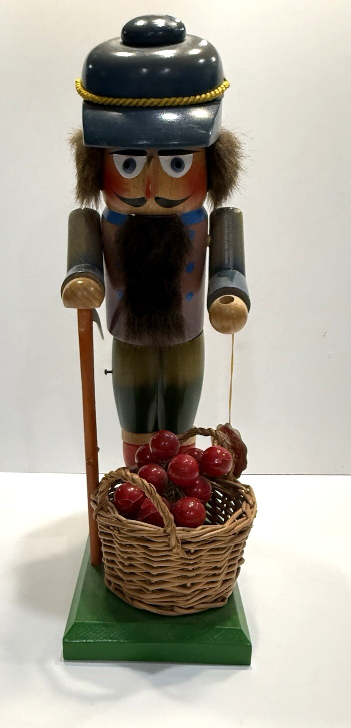 Vintage Steinbach Volkskunst Wooden Farmer Gardener Nutcracker Apple Bushel 14\