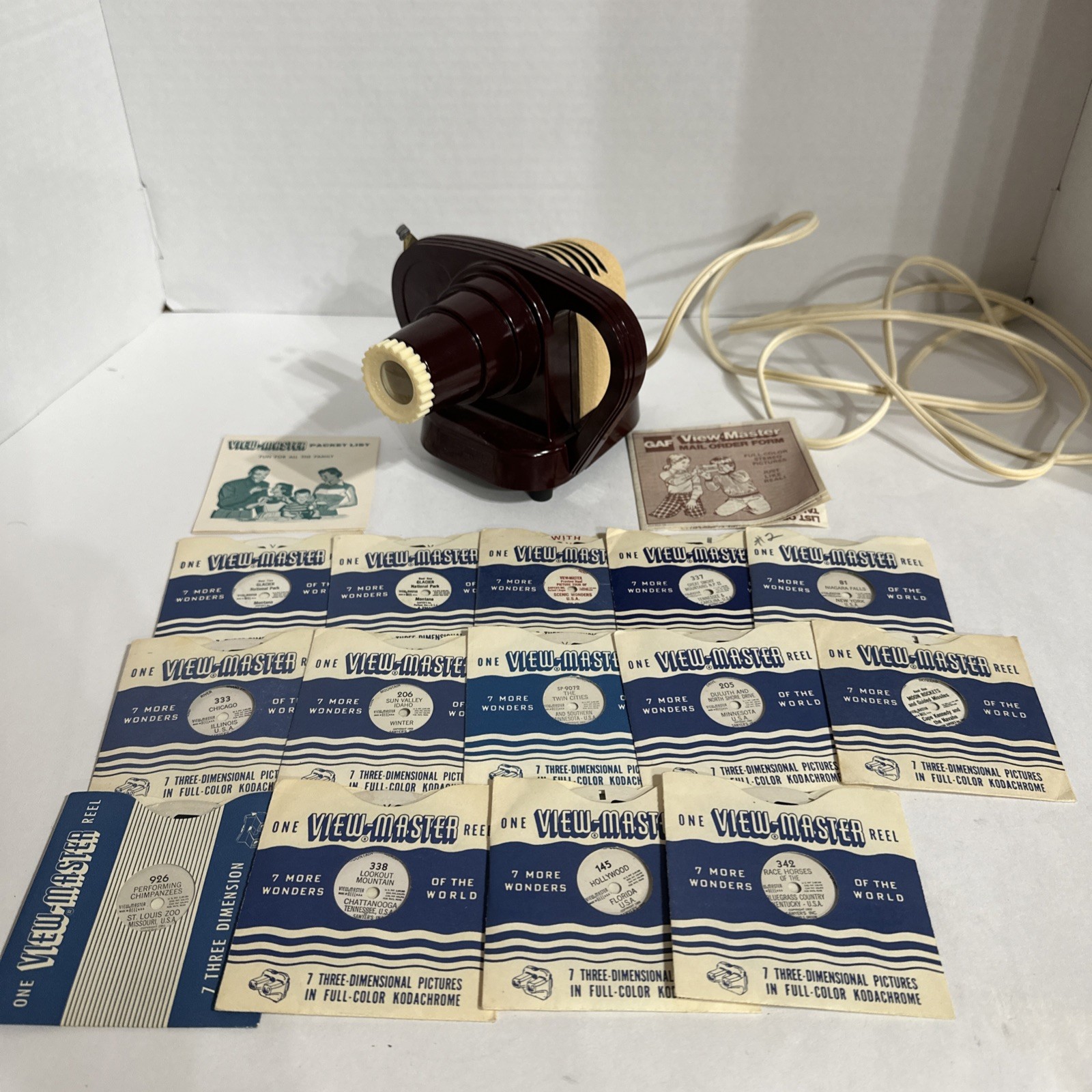 Vintage View Master junior projector & 14 Vintage Reels  1950’s Tested. Works