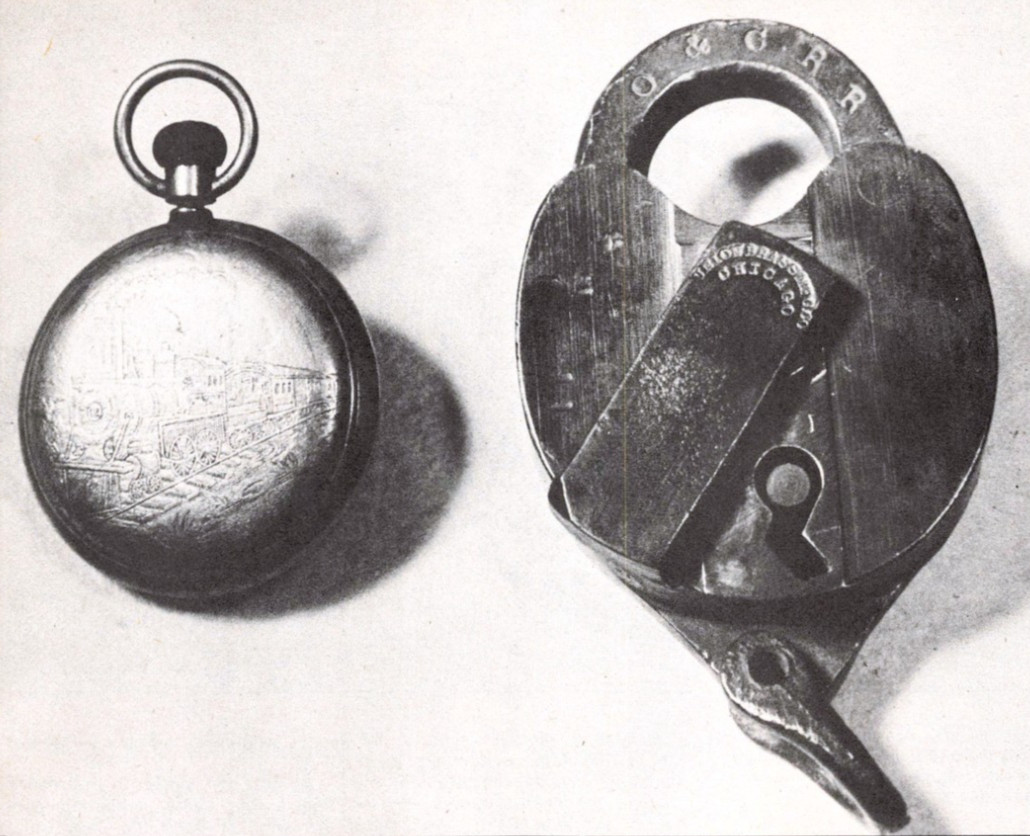 Oregon & California Railroad Padlock Pocket Watch Enamelware Vtg 1978 Mag Images