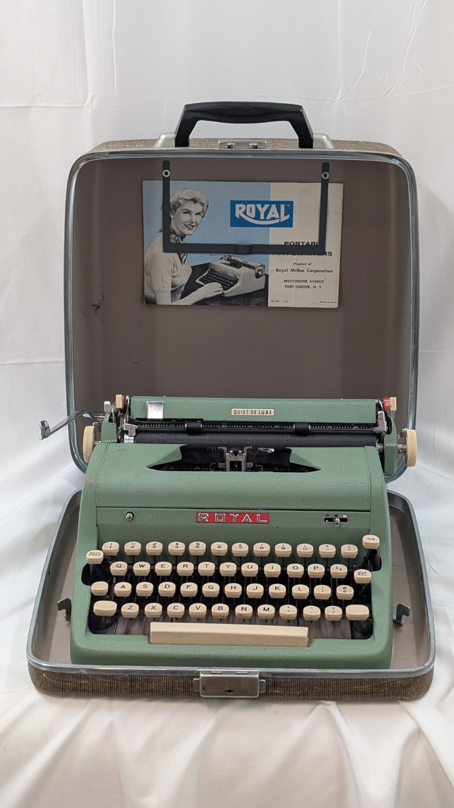1950’s Royal Quiet De Luxe Green Typewriter w/ Manual *SEE DESCRIPTION* EB-20938