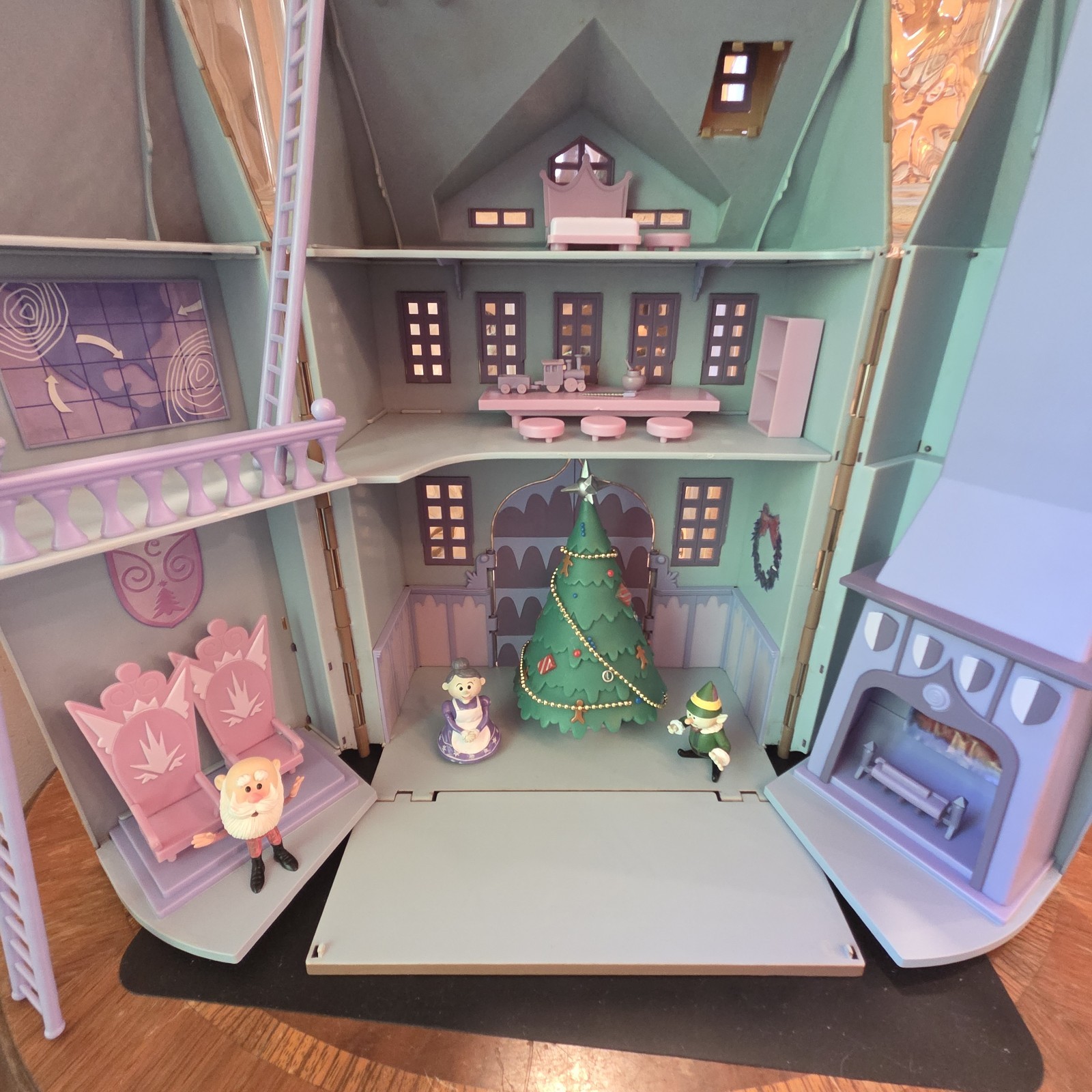 Rudolph and The Island of Misfit Toys Santa's Castle No Box 2001  100% Complete 