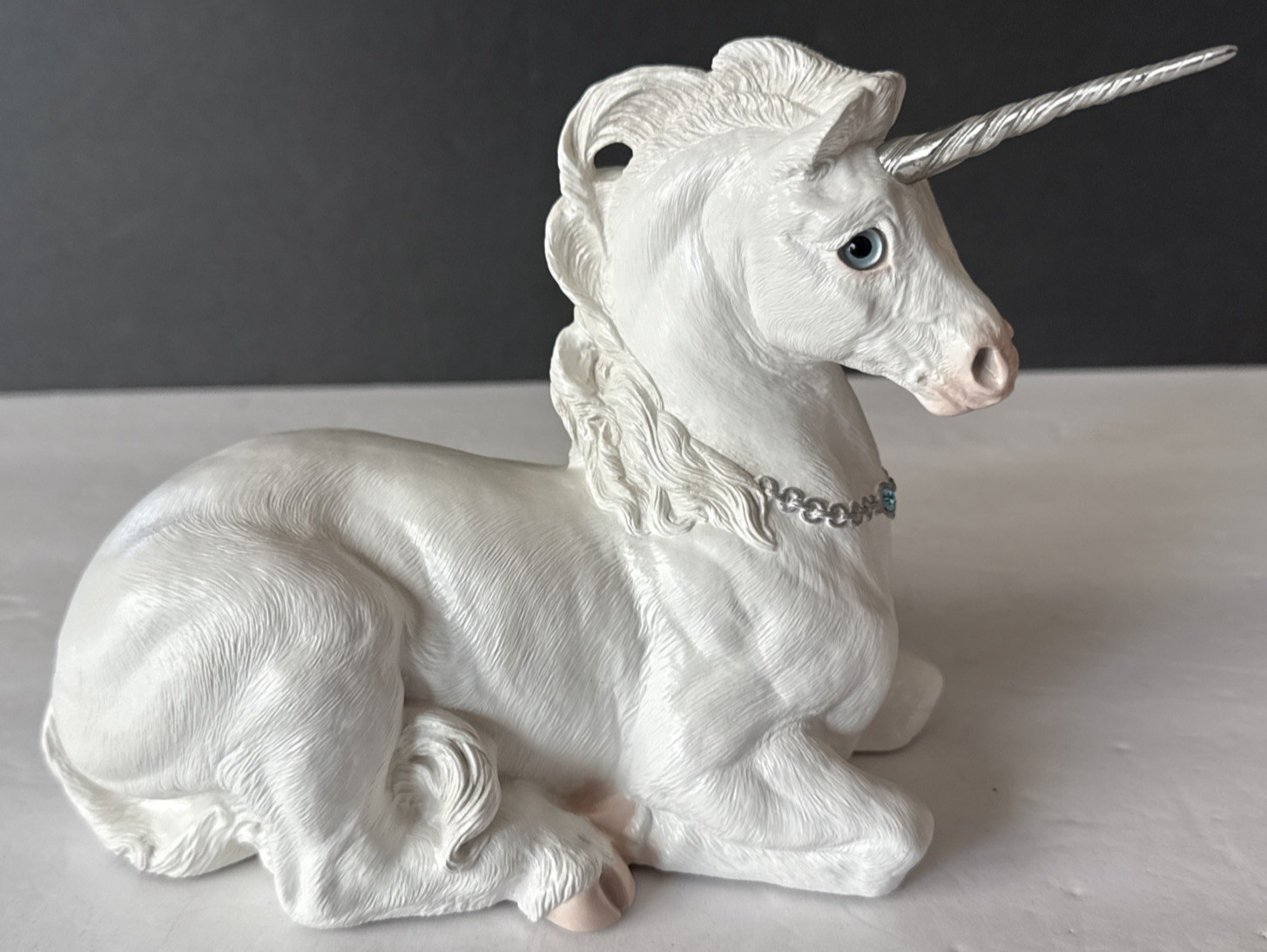 RARE Windstone Editions Pena 1990 White Unicorn Figurine w/ Blue Jewel Necklace