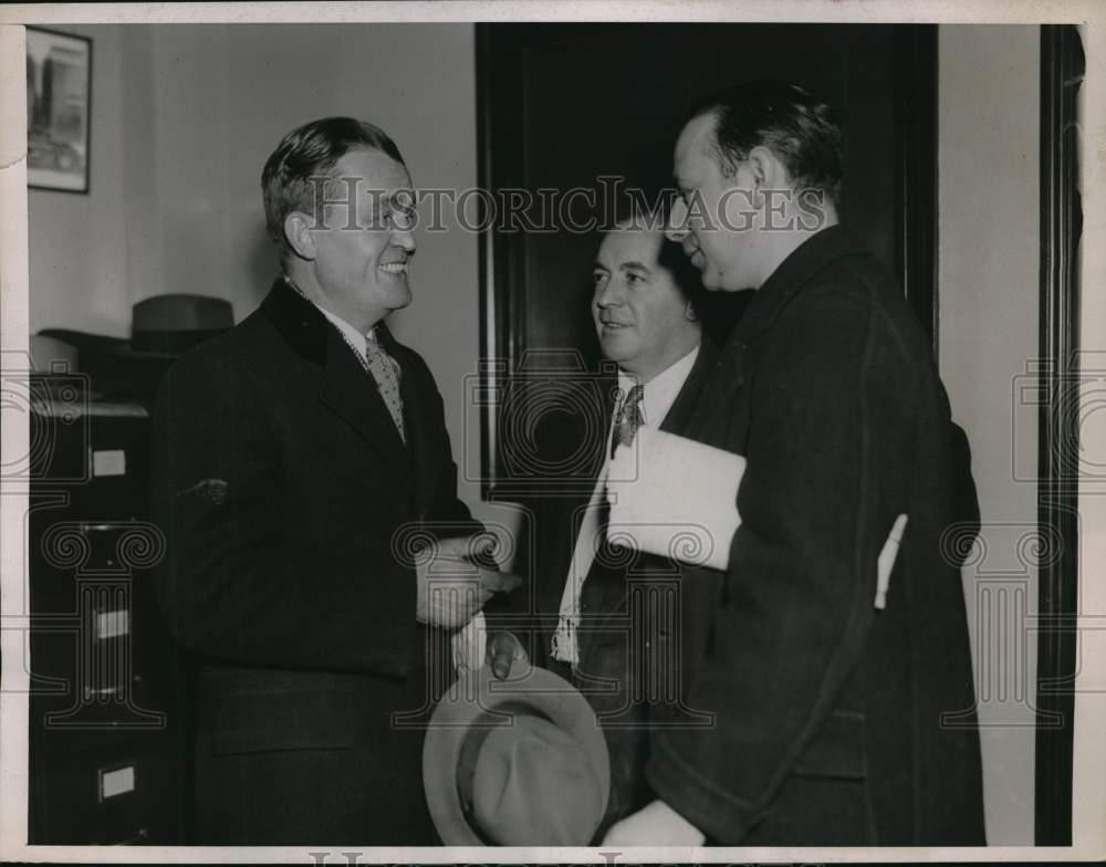 1937 Press Photo Engineers Joseph Fody, Albert Morgan and Edward Pollak confer