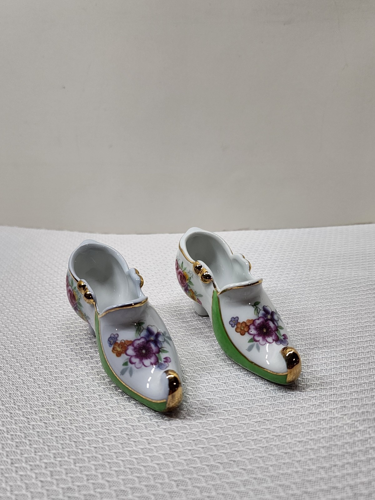 Beautiful Vintage hand painted Victorian miniature porcelain shoes