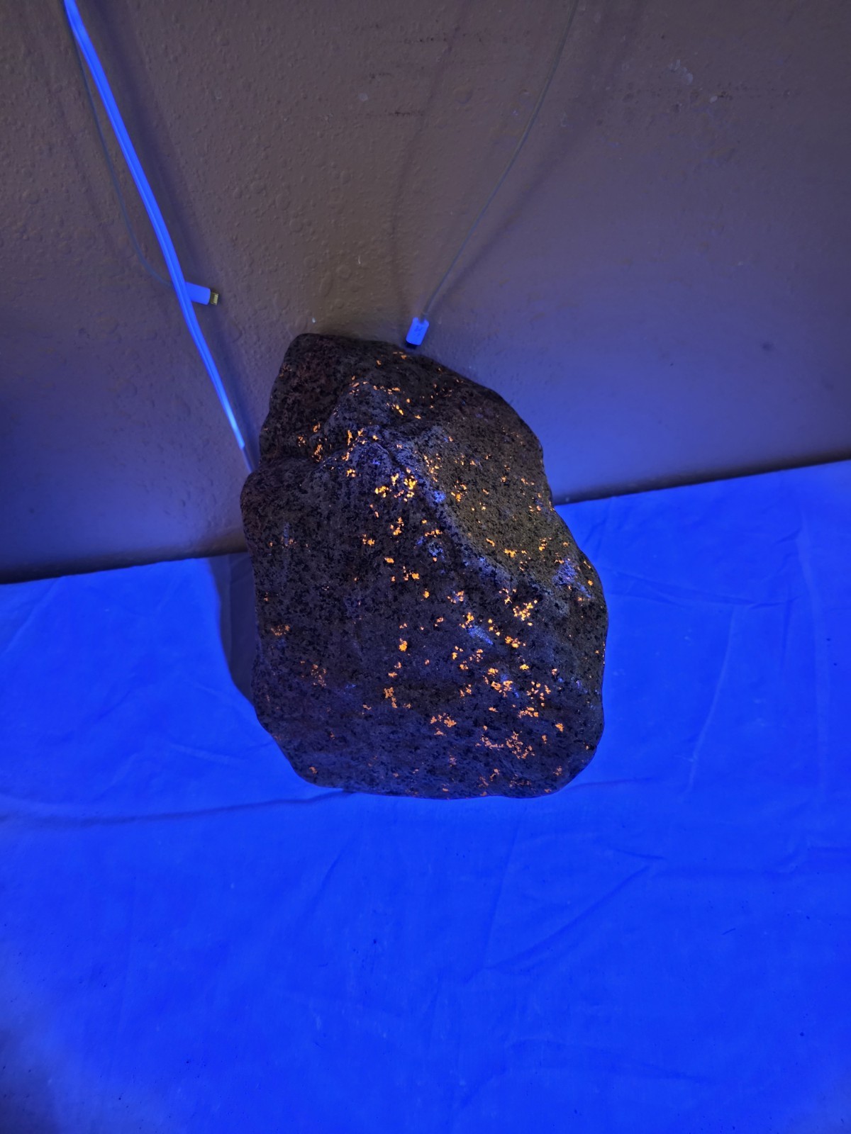 GIANT Yooperlite 27 lbs, Floresent Sodalite, Lake Superior Rare MUSEUM GRADE