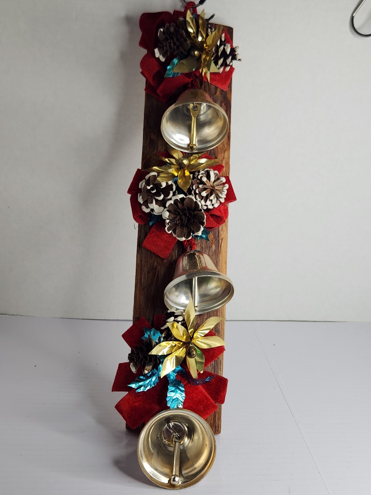 Vintage Christmas Wall Hanging Bells Pinecones Aluminum Flowers Wood Slat 15”