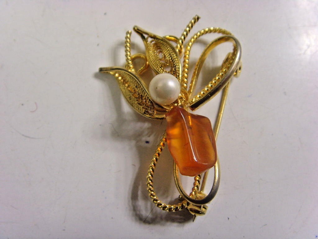 ooak exquisite gold tone metal gem carnelian Love pearl filigree brooch 48534