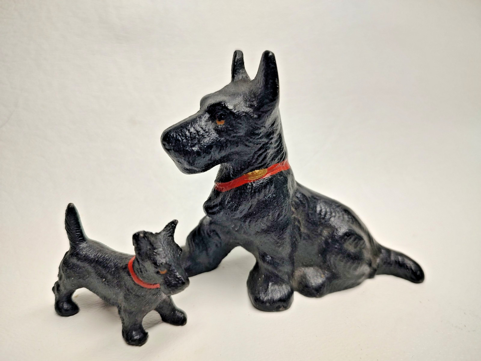 2 Vintage Cast Iron Hubley Dog Scotty Scottish Terrier 3\