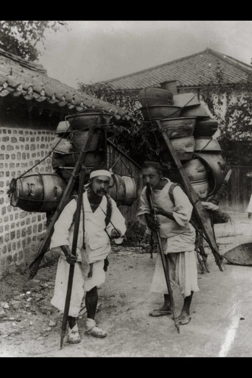 Photo:Korea 1890s Korean Porters Carrying Pots