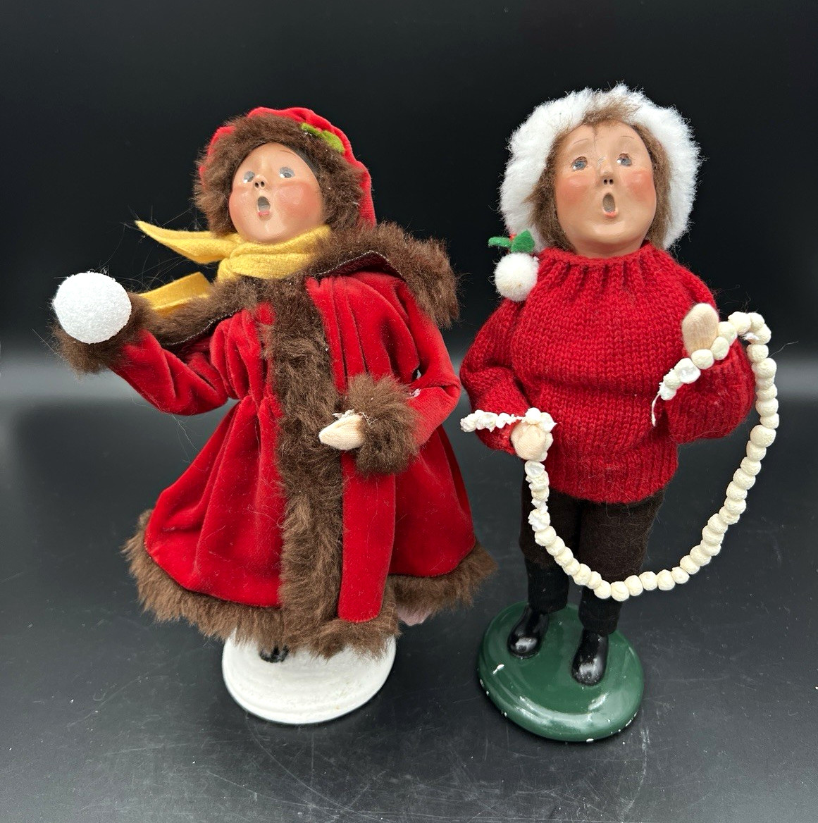 Byers Choice Carolers 2005 2006 Christmas Pair Popcorn Garland Snowball
