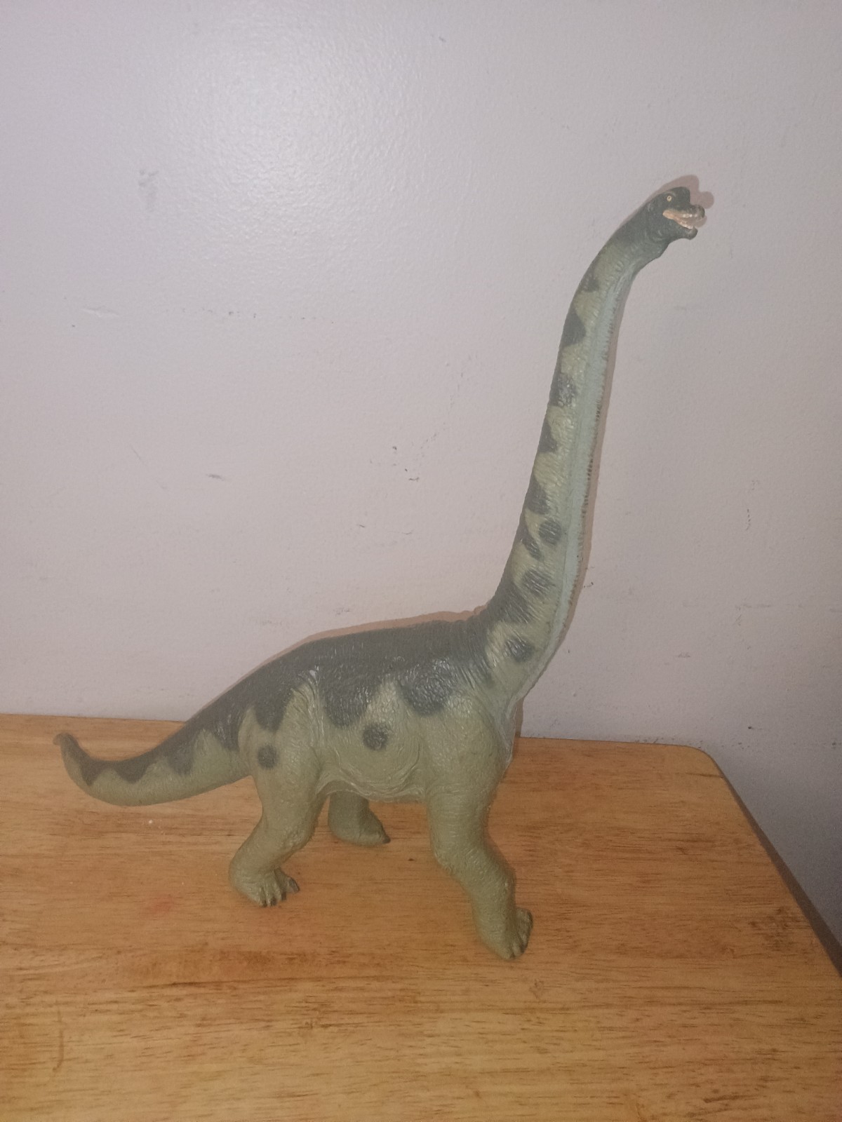  1988  Vintage THE CARNEGIE SAFARI BRACHIOSAURUS 14i Inch DINOSAUR TOY
