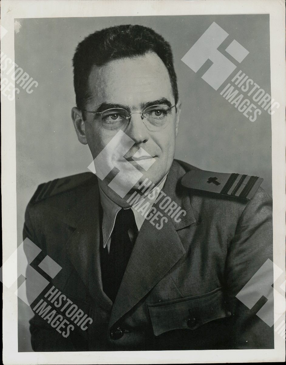1945 Portrait of Lieutenant Commander Joseph T. O\'Callahan in military uniform