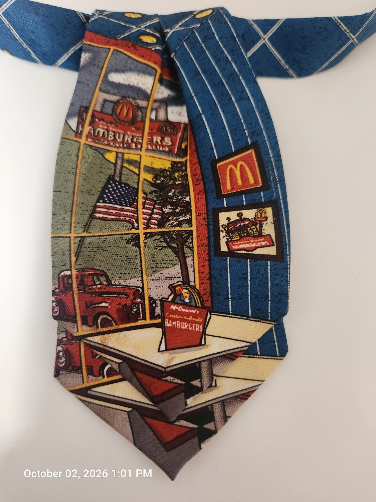 MCDONALD\'S WOMENS RETRO AMERICAN FLAG UNIFORM TIE. RARE