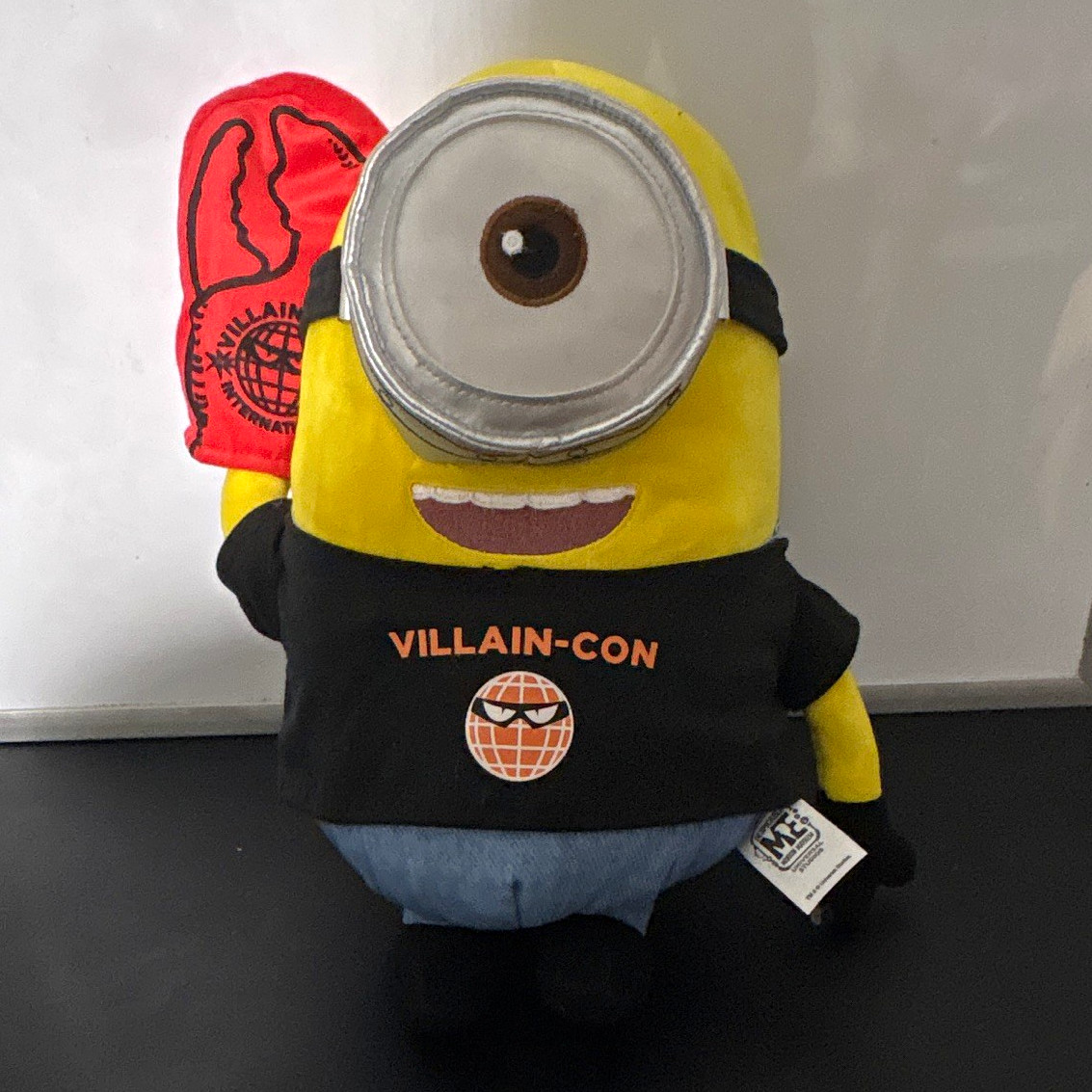 Universal Studios Minion Stuart Villain-Con Foam Finger Despicable Me Plush 12”