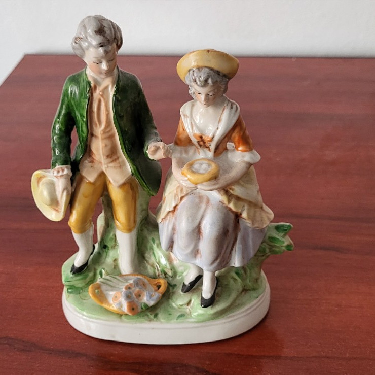 ANTIQUE GERMAN FIGURINE. COUPLE GERMANY 20TH CENTURY