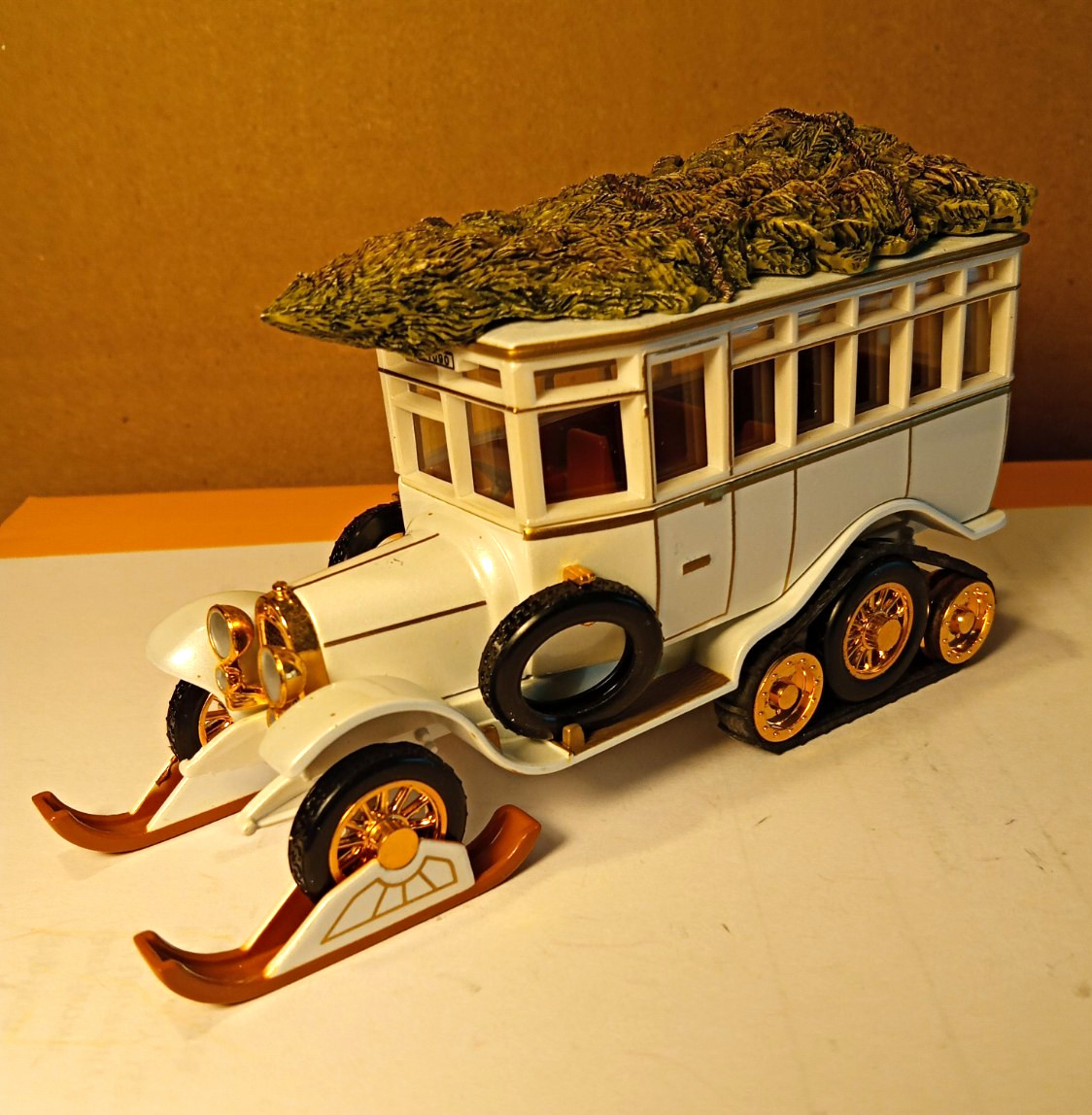 Matchbox  vintage Scania-Vabis Holiday truck w/ tree on top