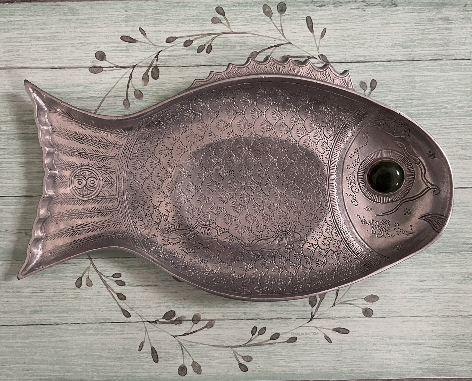 VTG ARTHUR COURT 1977 Fish Aluminum 12” Long Platter Tray w/ Green Agate Eye HTF