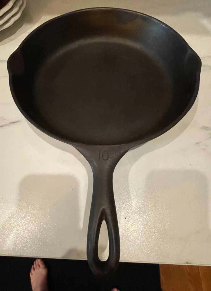 VTG Wagner Ware #10 Cast Iron Skillet 1060 A 12 Inch Skillet 1060A NICE