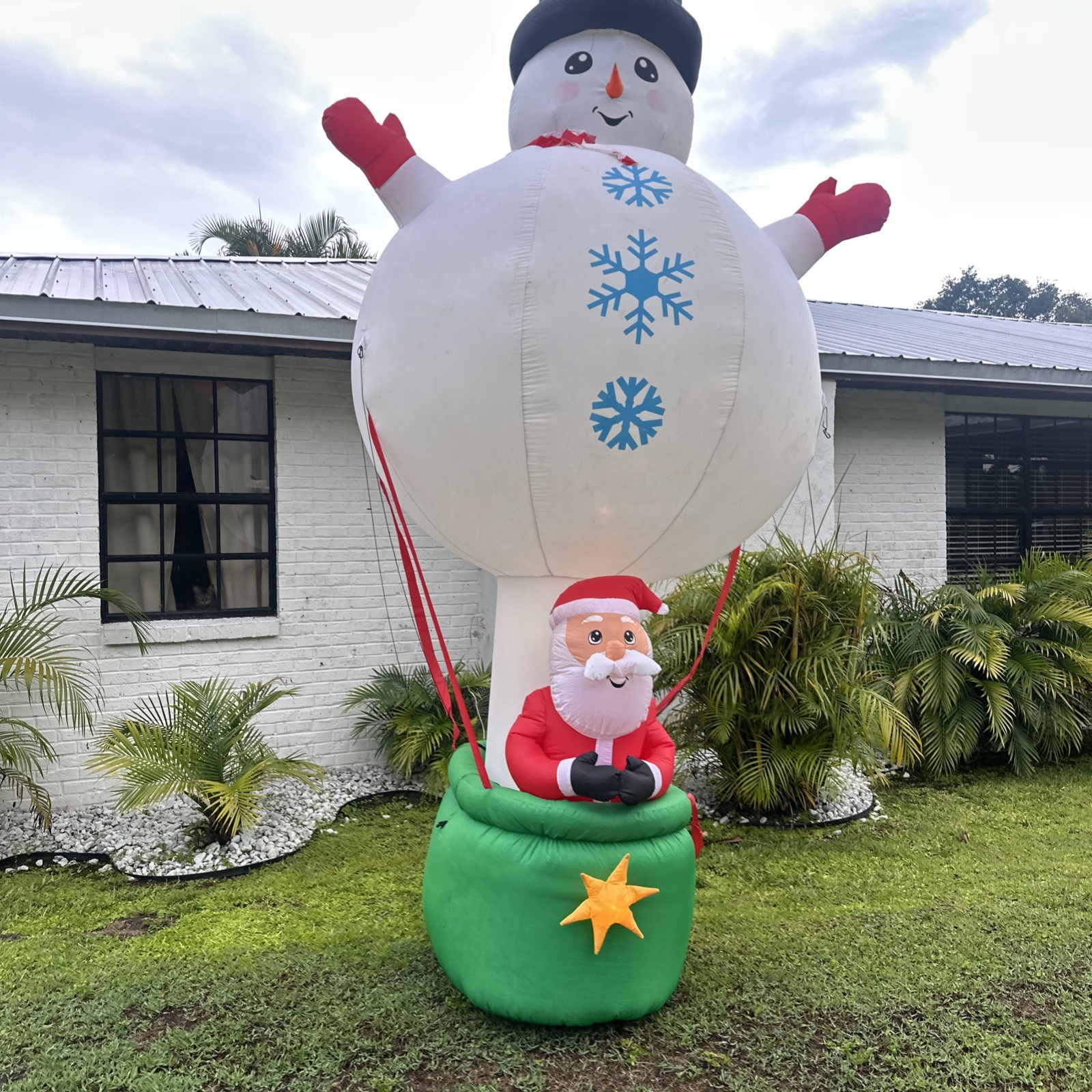 Gemmy Holiday Living 11.5ft Santa In Hot Air Ballon Snowman Lighted Read