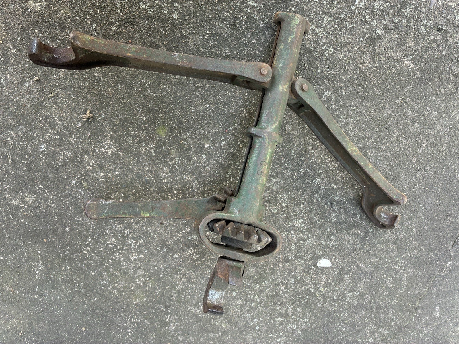1910s - 1920s Ford Model A & T Antique Wheel Split Rim Master Tool Tire Changer