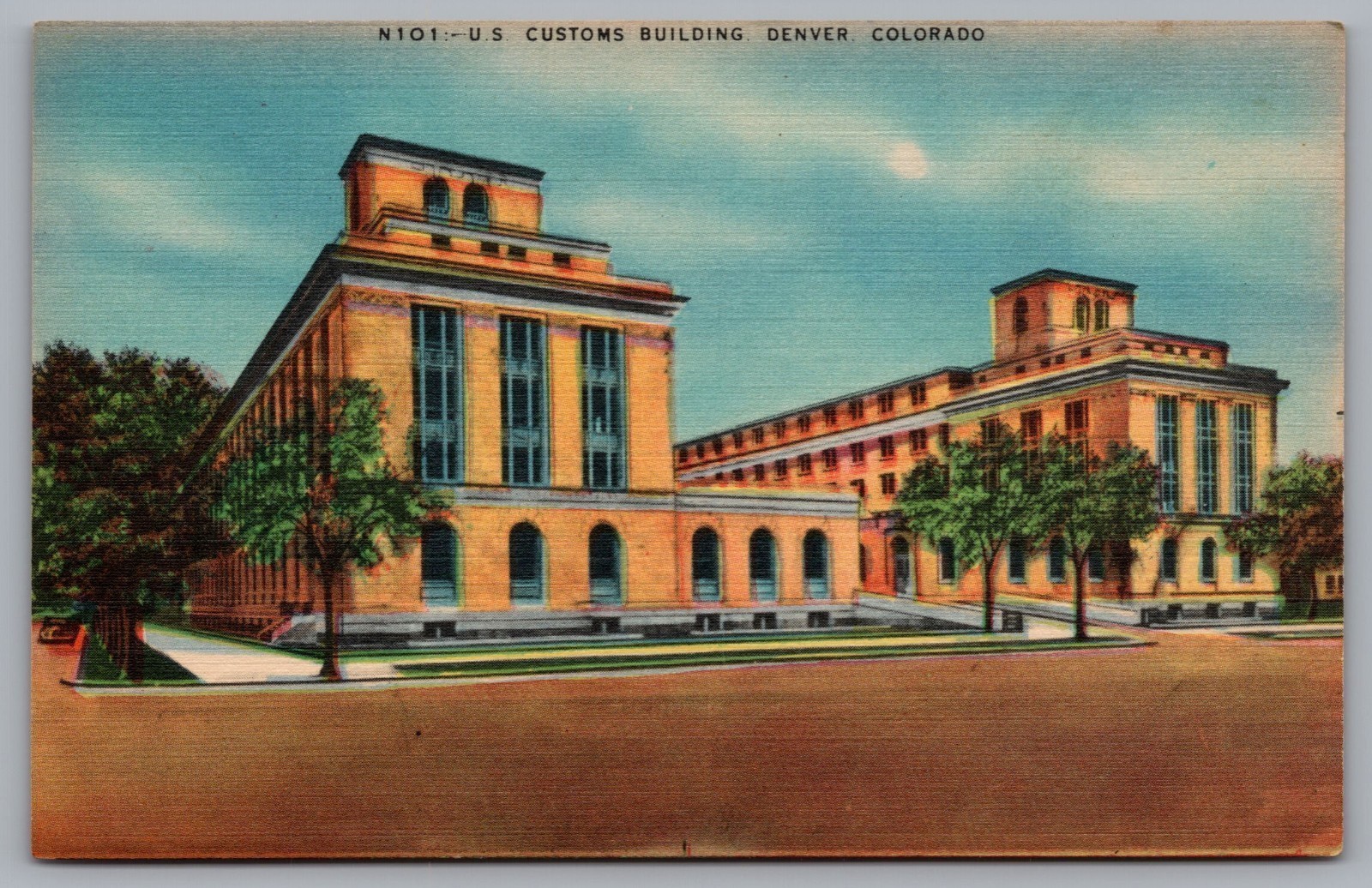 US Custom Building, Street View in Denver, CO. Vintage Postcard