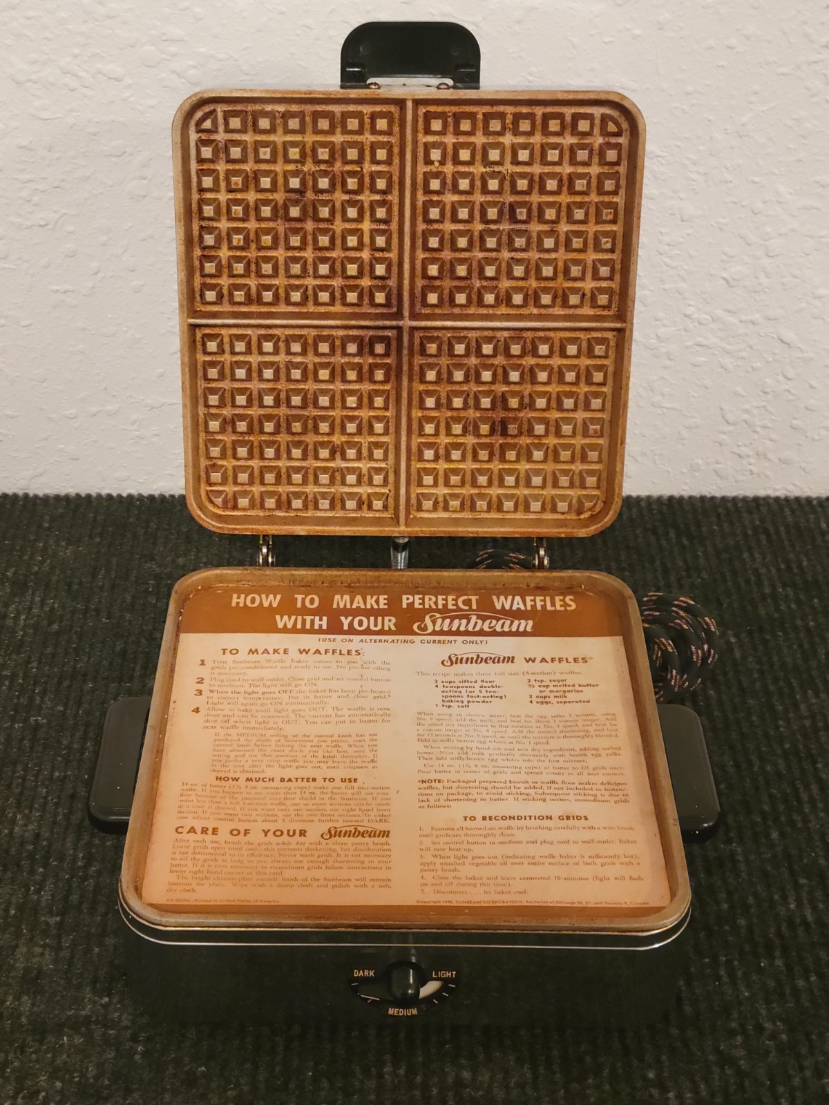 Sunbeam Model W-2 Vintage 50’s Waffle Maker Chrome Finish Made In USA *TESTED* 