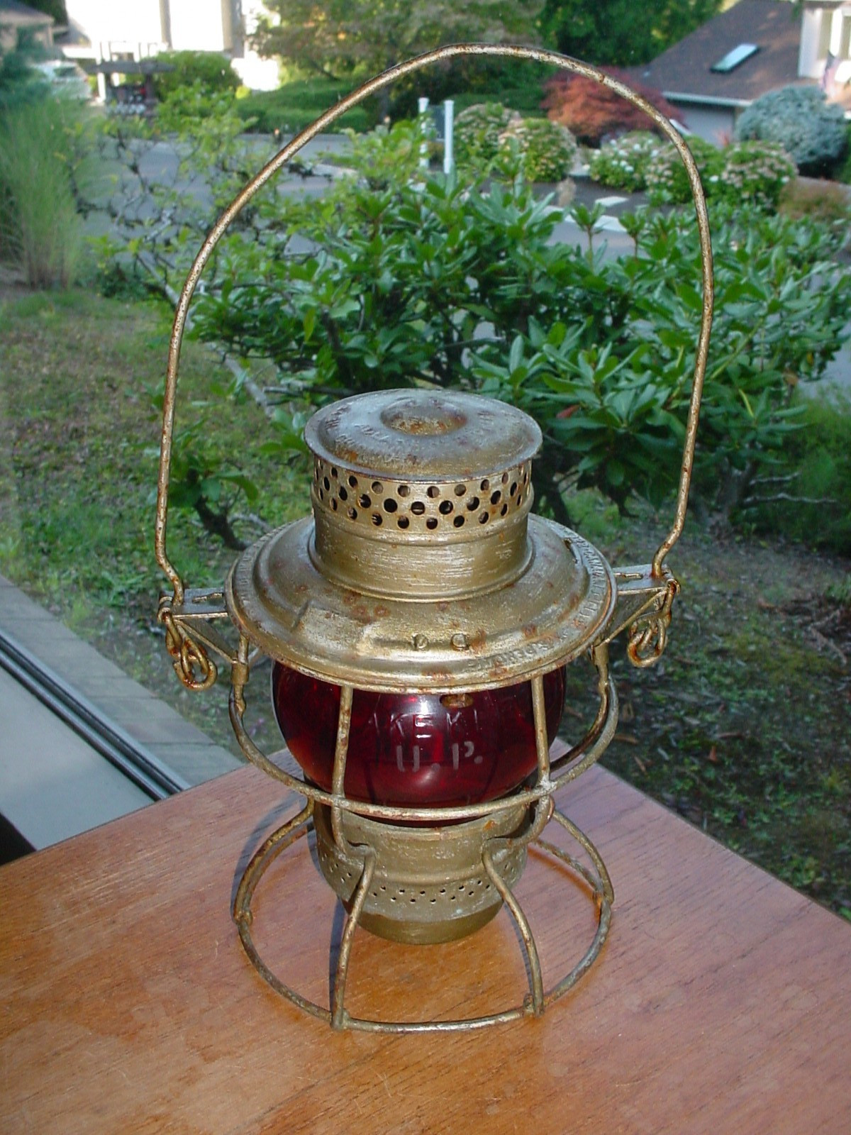 OLD 1920S UNION PACIFIC RAILROAD ADLAKE NO 250 RED GLOBE LANTERN